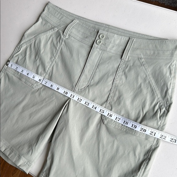 Eddie Bauer Sage Green Rolled Hem Bermuda Shorts Lightweight Casual - Picture 10 of 15